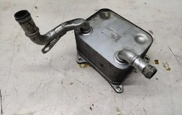 Audi A8 S8 D4 4H Engine oil radiator 079117015A