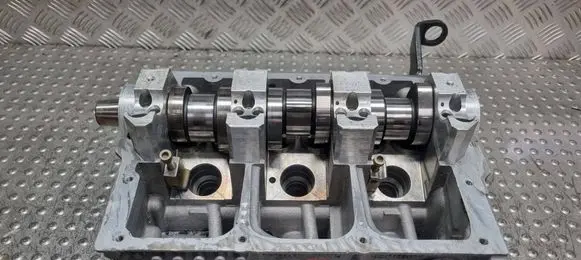 Volkswagen Polo IV 9N3 Engine head 045103373H