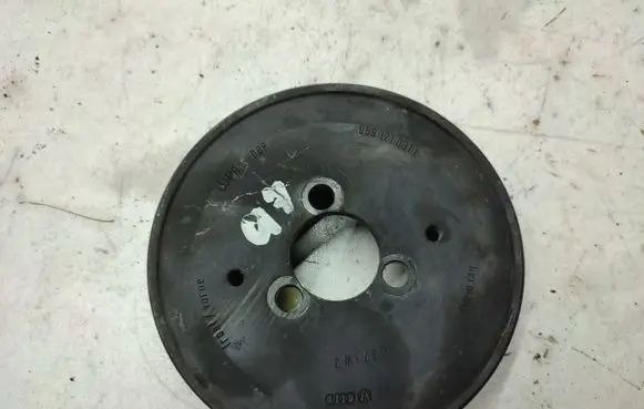 Audi Q7 4L Water pump pulley 059121031