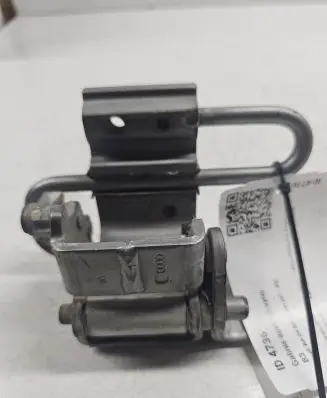 Audi A4 S4 B6 8E 8H Rear door lower hinge 8E0833411