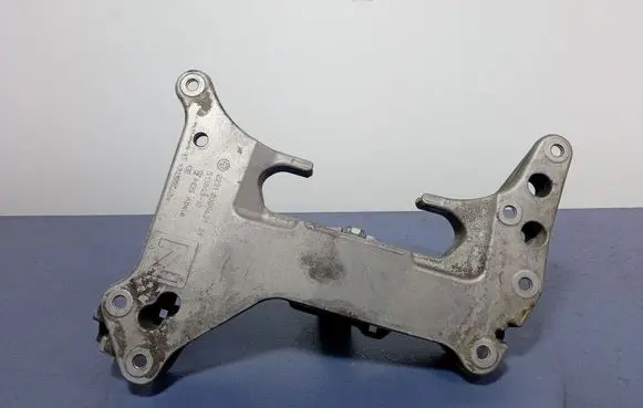 BMW M3 Gearbox mounting bracket 8089421