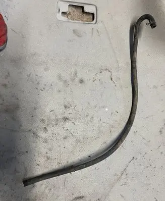 Engine coolant pipe/hose