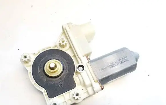 BMW 7 E65 E66 Front door window regulator motor 67628362002 105964101