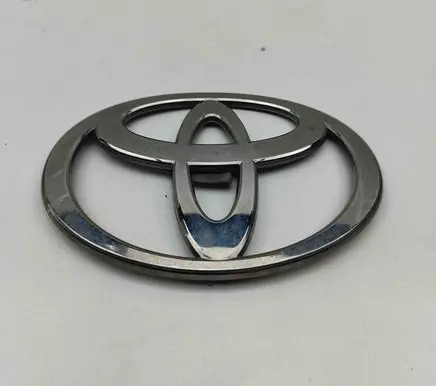 Toyota Yaris XP210 Manufacturer badge logo/emblem 90975W2021