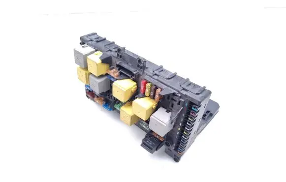 Mercedes-Benz Vito Viano W639 Fuse module A6395450801 6399005400