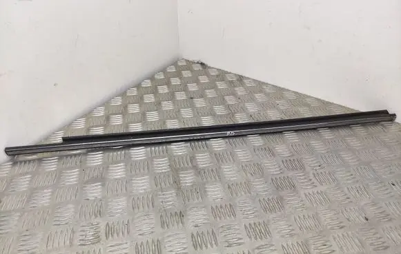 Toyota Yaris Front door glass trim molding