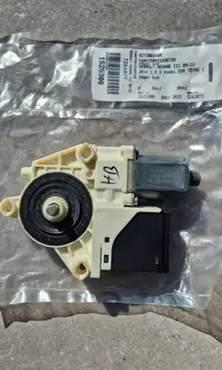Renault Megane III Rear door window regulator motor 827306548R 1525300 38613025