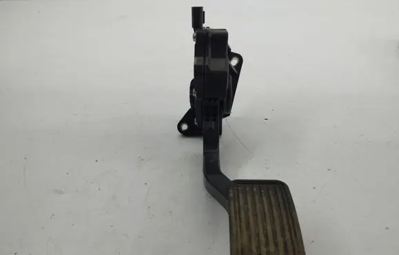 Mazda CX-7 Accelerator throttle pedal K42387360 10M01E00021