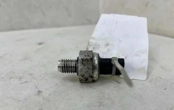 Opel Insignia A Oil pressure sensor 12637356