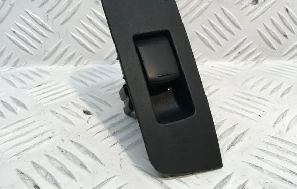 Nissan X-Trail T31 Electric window control switch 82961JG00A