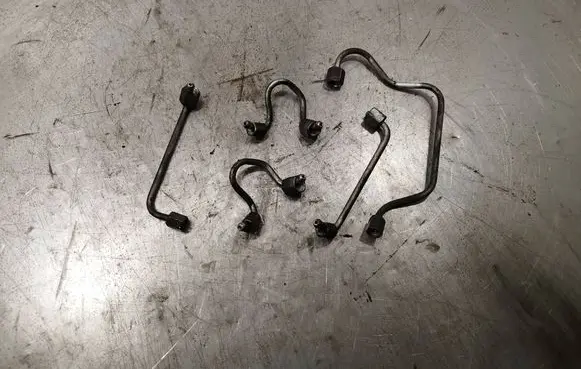 Fuel injector supply line/pipe