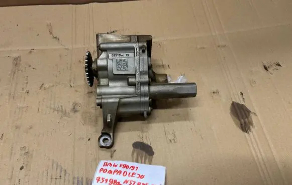BMW 5 E60 E61 Oil pump 7519870
