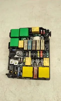 Peugeot 208 Fuse module 9804848480