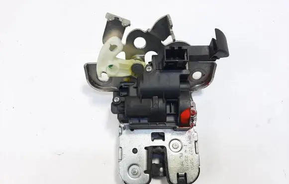 Audi A5 Sportback 8TA Tailgate/trunk/boot lock/catch/latch 8K9827505A