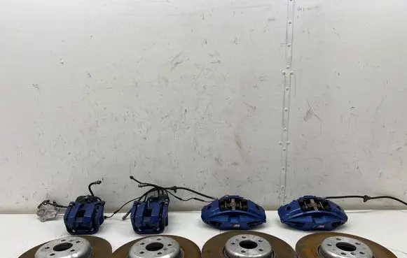 BMW i4 Brake discs and calipers set 8843340 8843339 8842568