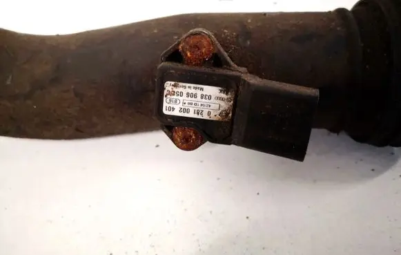 Volkswagen Touran I Air pressure sensor 038906051c 0281002401