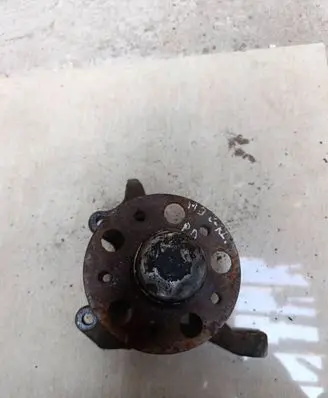 Mercedes-Benz C W203 Front wheel hub 