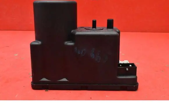 Audi A4 S4 B5 8D Central locking vacuum pump 4A0862257A
