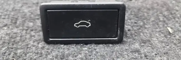 Skoda Superb B8 (3V) Tailgate/boot open switch button 3C0959831A 03720 000201385417