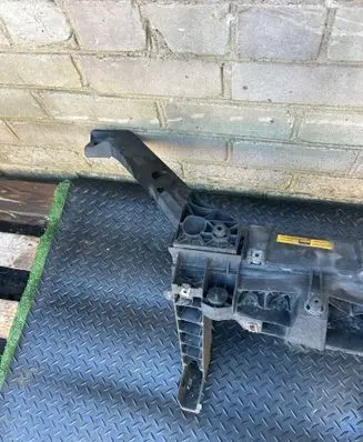 Opel Vivaro Radiator support slam panel