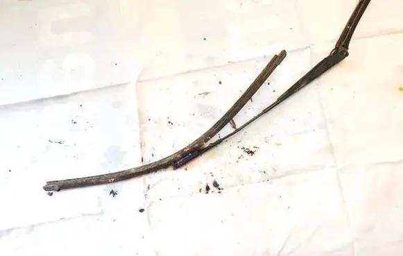 Volkswagen Jetta V Front wiper blade arm 5c7955409