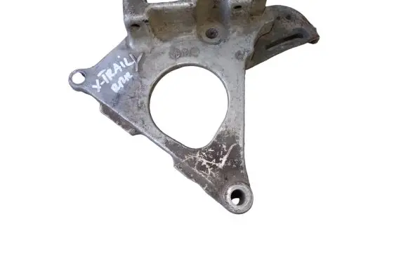Nissan X-Trail T30 Engine mounting bracket