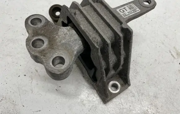 Opel Insignia A Engine mount bracket 22992957