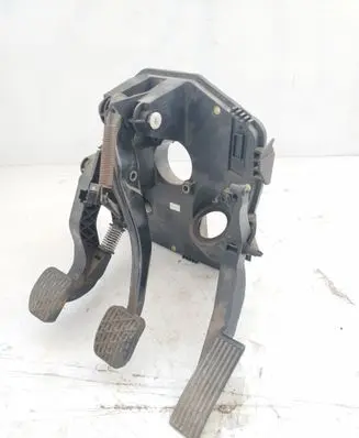 Mercedes-Benz A W168 Pedal assembly A1682902601 A1682900545