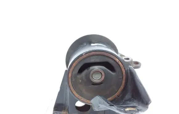 Nissan X-Trail T30 Engine mount bracket