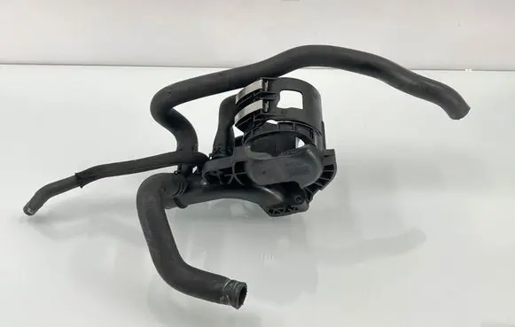 Mercedes-Benz E W212 Oil filter mounting bracket A6512001956