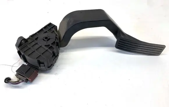 Jeep Cherokee Accelerator throttle pedal D1407080956