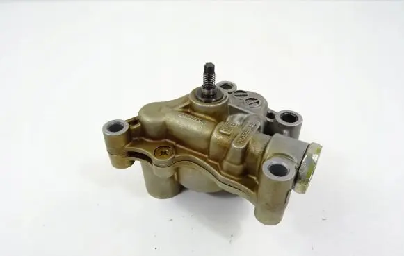 Nissan Juke I F15 Oil pump 