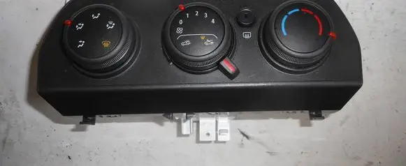 Dacia Sandero III Climate control/heater control trim 275008333R