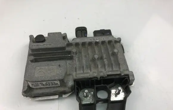 Peugeot 2008 I Engine control unit/module 9819596180