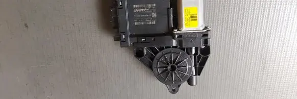 Volvo V90 Cross Country Front door window regulator motor 31674755 966268103