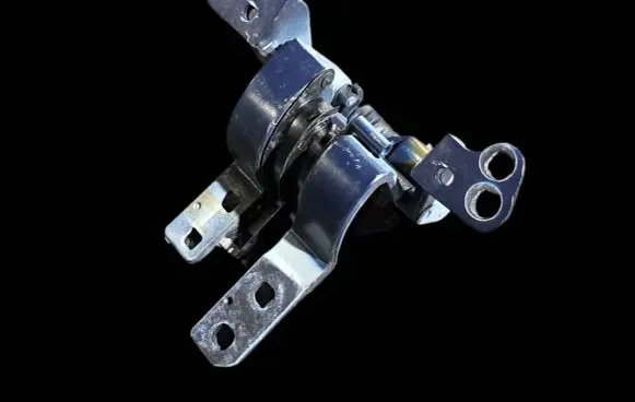 BMW 5 E60 E61 Tailgate/trunk/boot hinge 7061383
