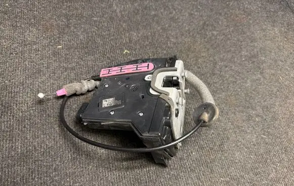 Jeep Grand Cherokee WL Rear door lock 68366543AB 17236D A3207