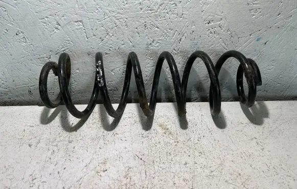 Volkswagen Golf V Rear coil spring