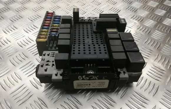Volvo XC90 Fuse module 08696098 08679899