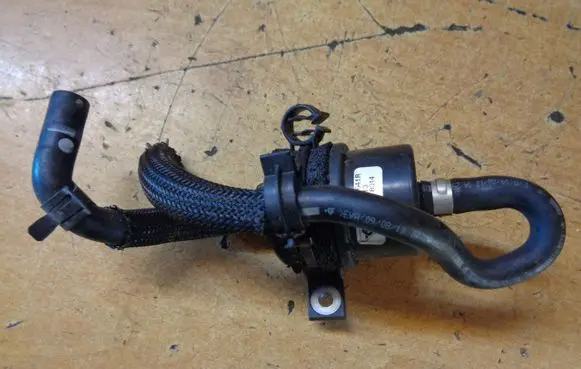 Renault Clio IV Vacuum valve 223727641R