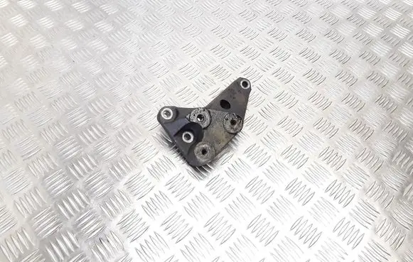 Opel Astra H Engine mounting bracket