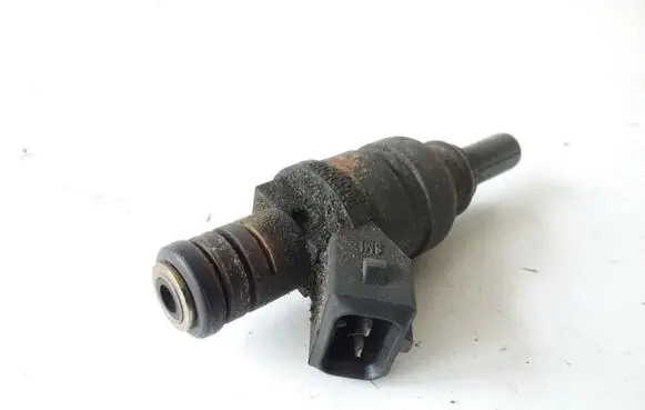Volkswagen Golf IV Fuel injector 06A906031D