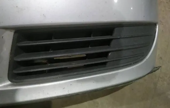 Volkswagen Polo IV 9N3 Front bumper lower grill