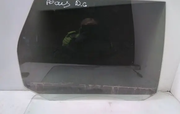 Ford Focus ST Rear door window glass 43R001057