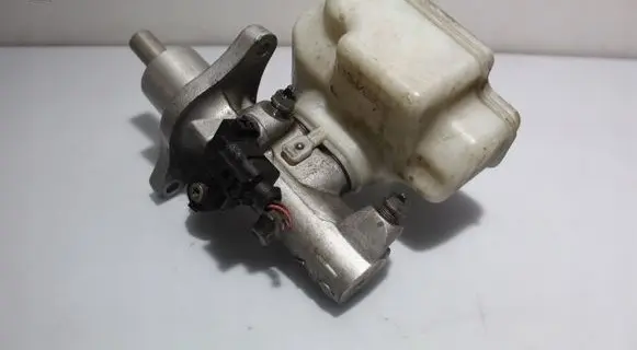 Skoda Superb B6 (3T) Master brake cylinder 