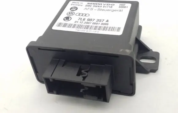 Volkswagen Touareg I Light module LCM 7L6907357A 5WK49171B
