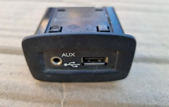 Renault Kangoo II AUX in-socket connector 280230006R