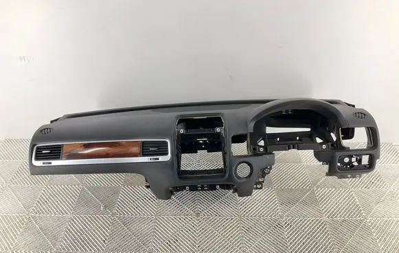 Volkswagen Touareg II Dashboard 7P2819241B