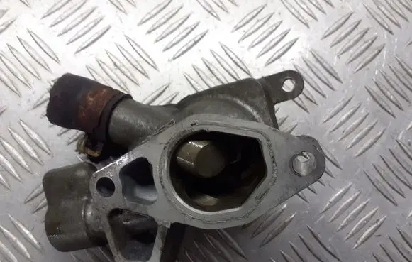 Opel Astra H Thermostat/thermostat housing 