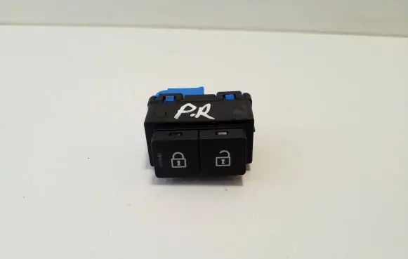 Land Rover Evoque II Central locking switch button M8A214017AA